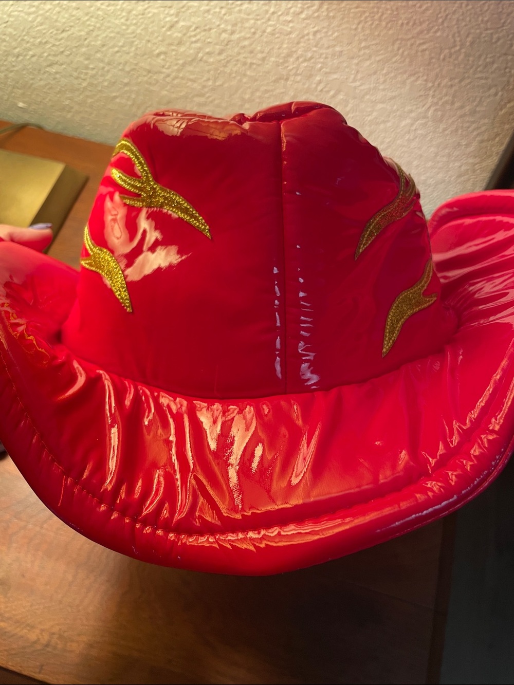WWE Vinyl Cowboy Hat with Silver Flame Detailing Macho Man Halloween Costume Hat - Picture 3 of 6